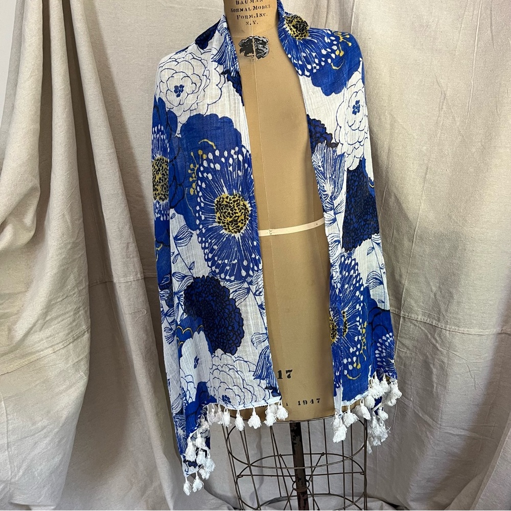 Gauzy Flowered Rectangular Scarf With Tassels - image 2